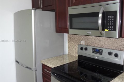 Condominio en alquiler en Plantation, Florida, 1 dormitorio, 74.88 m2 № 1997118 - foto 3