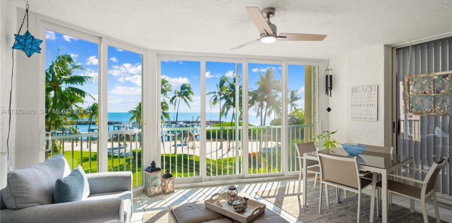 Кондоминиум с 2 спальнями в Исламорада, Вилладж оф Айлендс, Флорида № 2018961