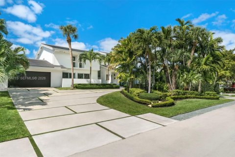 House in Coral Gables, Florida 5 bedrooms, 613.71 sq.m. № 2009941 - photo 29