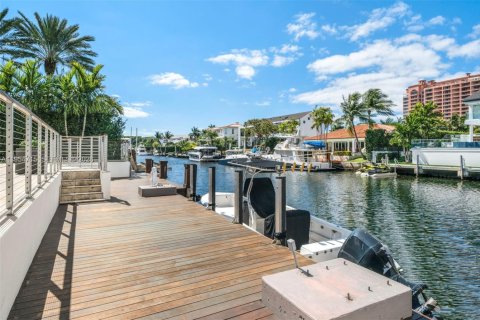 House in Coral Gables, Florida 5 bedrooms, 613.71 sq.m. № 2009941 - photo 12