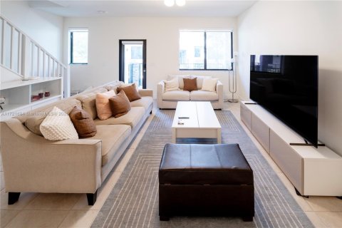 Townhouse in Doral, Florida 4 bedrooms, 153.47 sq.m. № 1864981 - photo 5