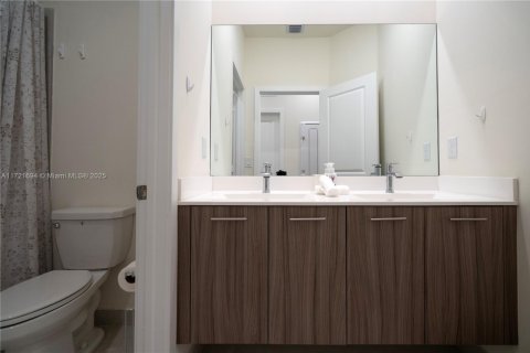 Townhouse in Doral, Florida 4 bedrooms, 153.47 sq.m. № 1864981 - photo 15