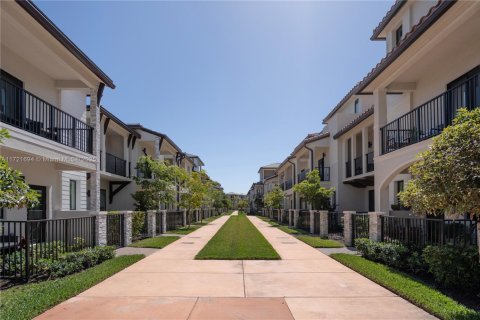 Townhouse in Doral, Florida 4 bedrooms, 153.47 sq.m. № 1864981 - photo 2