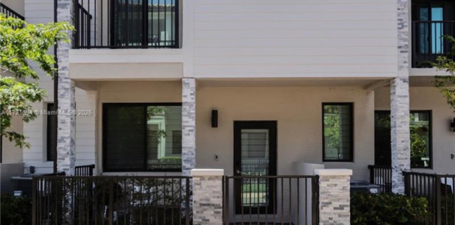 Townhouse in Doral, Florida 4 bedrooms, 153.47 sq.m. № 1864981