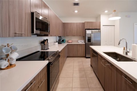 Townhouse in Doral, Florida 4 bedrooms, 153.47 sq.m. № 1864981 - photo 4