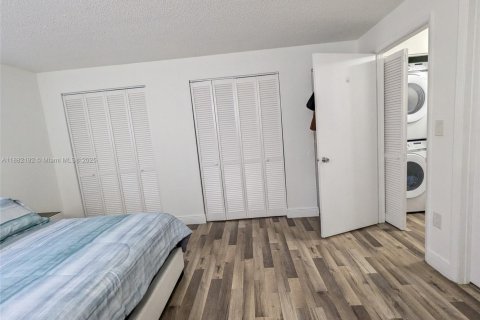 Condo in Miami, Florida, 2 bedrooms  № 1929416 - photo 12