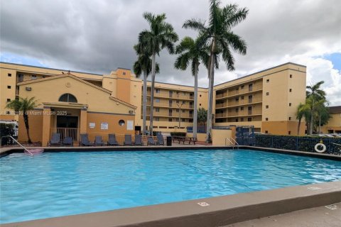 Condo in Miami, Florida, 2 bedrooms  № 1929416 - photo 20