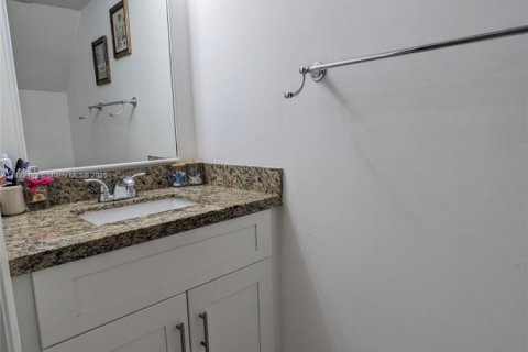 Condo in Miami, Florida, 2 bedrooms  № 1929416 - photo 8