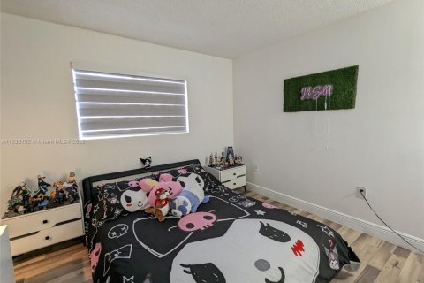 Condo in Miami, Florida, 2 bedrooms  № 1929416 - photo 15