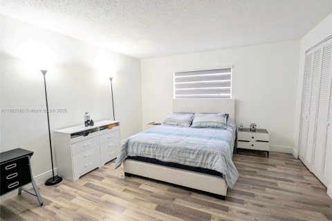 Condo in Miami, Florida, 2 bedrooms  № 1929416 - photo 9