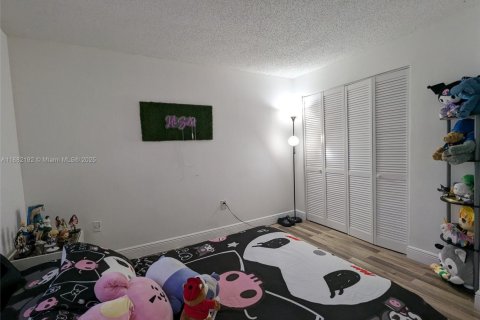 Condo in Miami, Florida, 2 bedrooms  № 1929416 - photo 17