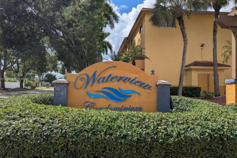 Condo in Miami, Florida, 2 bedrooms  № 1929416 - photo 1