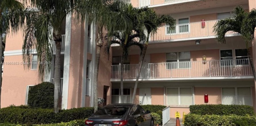 Condo in Sunrise, Florida, 2 bedrooms № 1897111