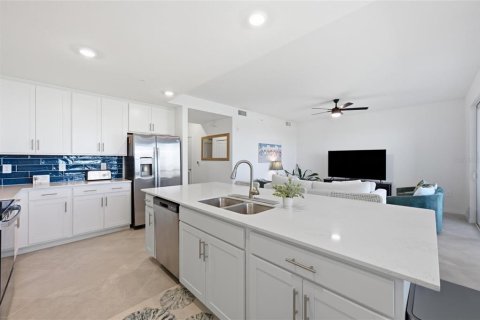 Condo in Venice, Florida, 2 bedrooms  № 2228144 - photo 19