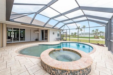 Casa en venta en Port Charlotte, Florida, 4 dormitorios, 255.39 m2 № 2106189 - foto 30