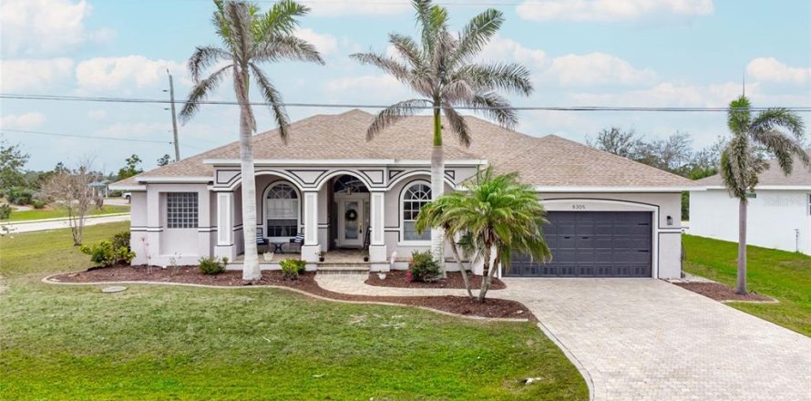Casa en Port Charlotte, Florida 4 dormitorios, 255.39 m2 № 2106189