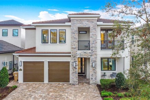 House in Kissimmee, Florida 6 bedrooms, 426.24 sq.m. № 1546418 - photo 1