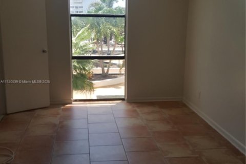 Copropriété à louer à North Miami, Floride: 2 chambres, 97.55 m2 № 1937503 - photo 11