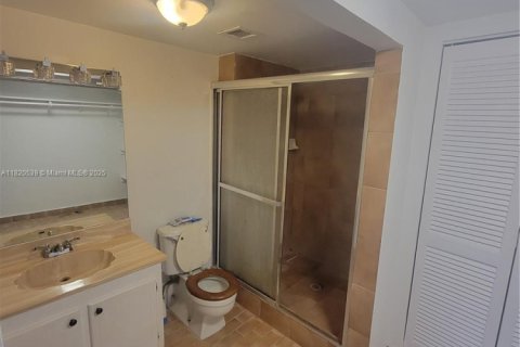 Condominio en alquiler en North Miami, Florida, 2 dormitorios, 97.55 m2 № 1937503 - foto 9