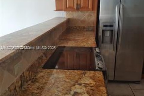 Condo in North Miami, Florida, 2 bedrooms  № 1937503 - photo 12