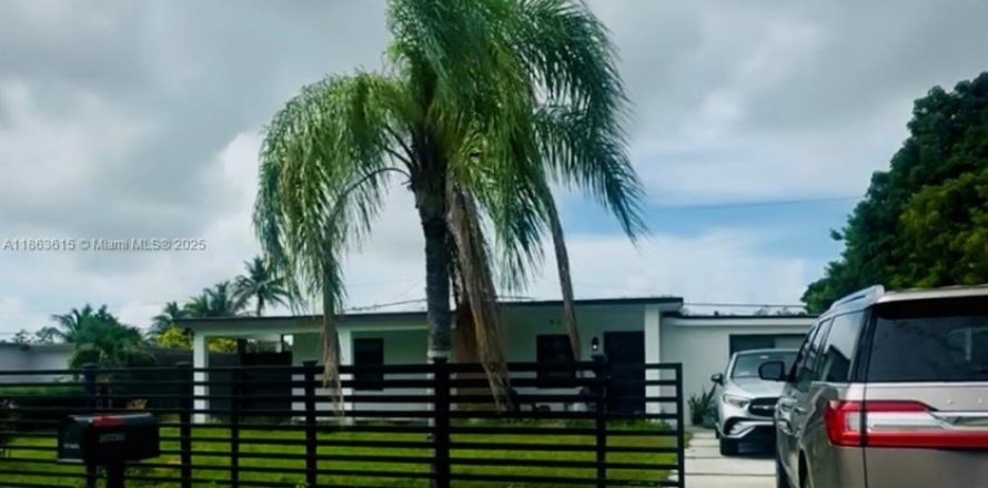 House in Homestead, Florida 4 bedrooms, 156.73 sq.m. № 1891840