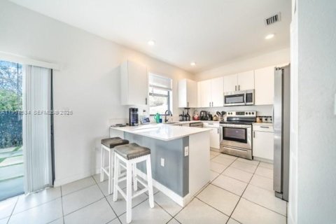 Adosado en venta en Miami Gardens, Florida, 3 dormitorios, 148.18 m2 № 2011609 - foto 11