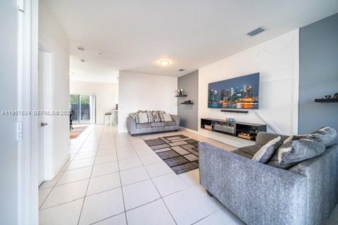 Adosado en venta en Miami Gardens, Florida, 3 dormitorios, 148.18 m2 № 2011609 - foto 7