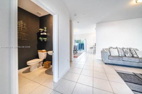 Adosado en venta en Miami Gardens, Florida, 3 dormitorios, 148.18 m2 № 2011609 - foto 13