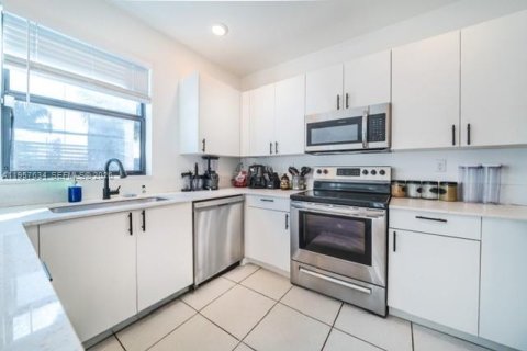 Adosado en venta en Miami Gardens, Florida, 3 dormitorios, 148.18 m2 № 2011609 - foto 12