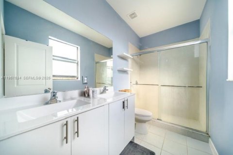 Adosado en venta en Miami Gardens, Florida, 3 dormitorios, 148.18 m2 № 2011609 - foto 19
