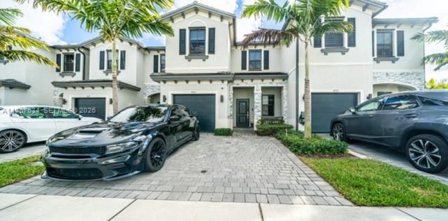Adosado en Miami Gardens, Florida 3 dormitorios, 148.18 m2 № 2011609