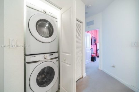 Adosado en venta en Miami Gardens, Florida, 3 dormitorios, 148.18 m2 № 2011609 - foto 25