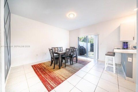 Adosado en venta en Miami Gardens, Florida, 3 dormitorios, 148.18 m2 № 2011609 - foto 9