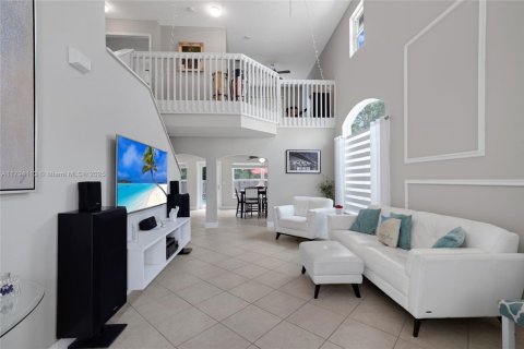 Casa en venta en Pembroke Pines, Florida, 3 dormitorios, 203.46 m2 № 1678740 - foto 2
