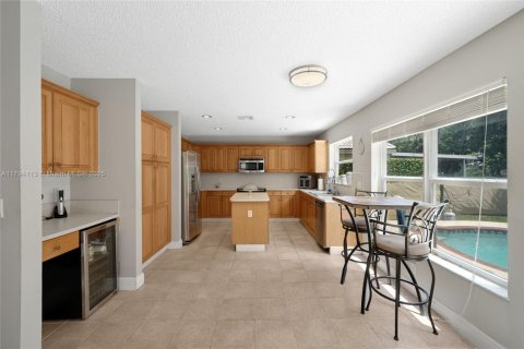 Casa en venta en Pembroke Pines, Florida, 3 dormitorios, 203.46 m2 № 1678740 - foto 3