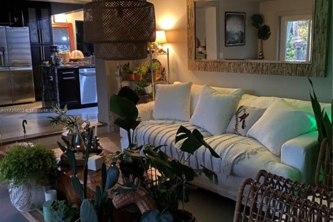 House in Hollywood, Florida 3 bedrooms, 152.73 sq.m. № 1713043 - photo 24