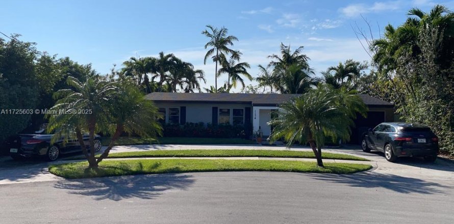 House in Hollywood, Florida 3 bedrooms, 152.73 sq.m. № 1713043