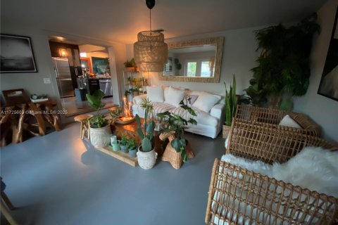 House in Hollywood, Florida 3 bedrooms, 152.73 sq.m. № 1713043 - photo 6