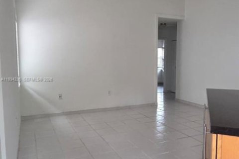 House in Miami, Florida 3 bedrooms, 154.5 sq.m. № 2002665 - photo 6