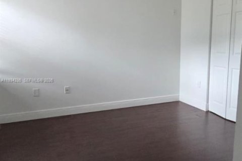 House in Miami, Florida 3 bedrooms, 154.5 sq.m. № 2002665 - photo 8