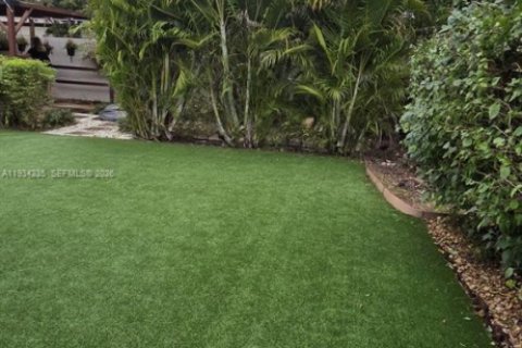 House in Miami, Florida 3 bedrooms, 154.5 sq.m. № 2002665 - photo 12