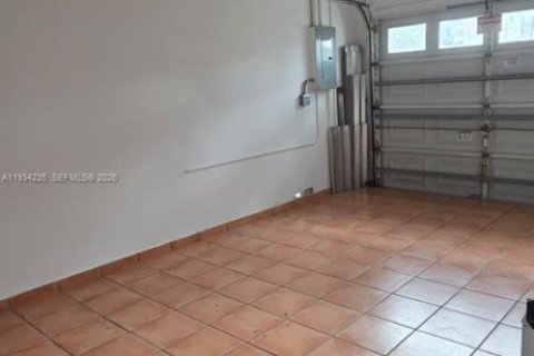 House in Miami, Florida 3 bedrooms, 154.5 sq.m. № 2002665 - photo 10