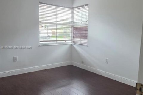 House in Miami, Florida 3 bedrooms, 154.5 sq.m. № 2002665 - photo 7