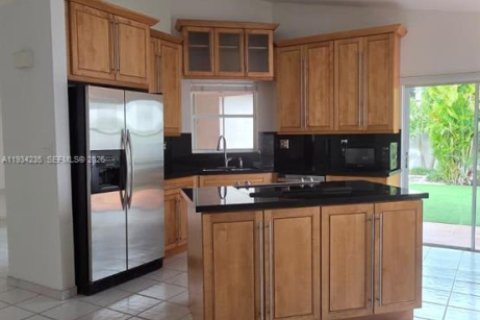 House in Miami, Florida 3 bedrooms, 154.5 sq.m. № 2002665 - photo 5