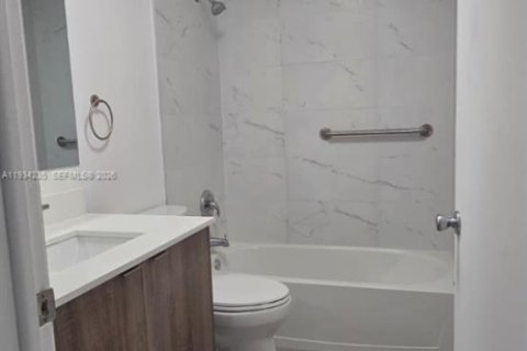 House in Miami, Florida 3 bedrooms, 154.5 sq.m. № 2002665 - photo 9