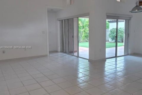 House in Miami, Florida 3 bedrooms, 154.5 sq.m. № 2002665 - photo 3