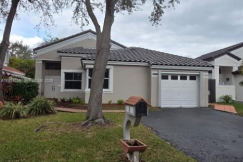 House in Miami, Florida 3 bedrooms, 154.5 sq.m. № 2002665 - photo 2