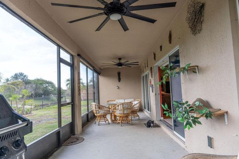 House in Port St. Lucie, Florida 5 bedrooms, 211.26 sq.m. № 2082754 - photo 16