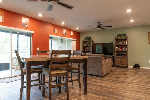 House in Port St. Lucie, Florida 5 bedrooms, 211.26 sq.m. № 2082754 - photo 4