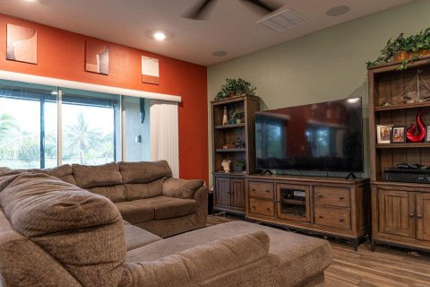 House in Port St. Lucie, Florida 5 bedrooms, 211.26 sq.m. № 2082754 - photo 14